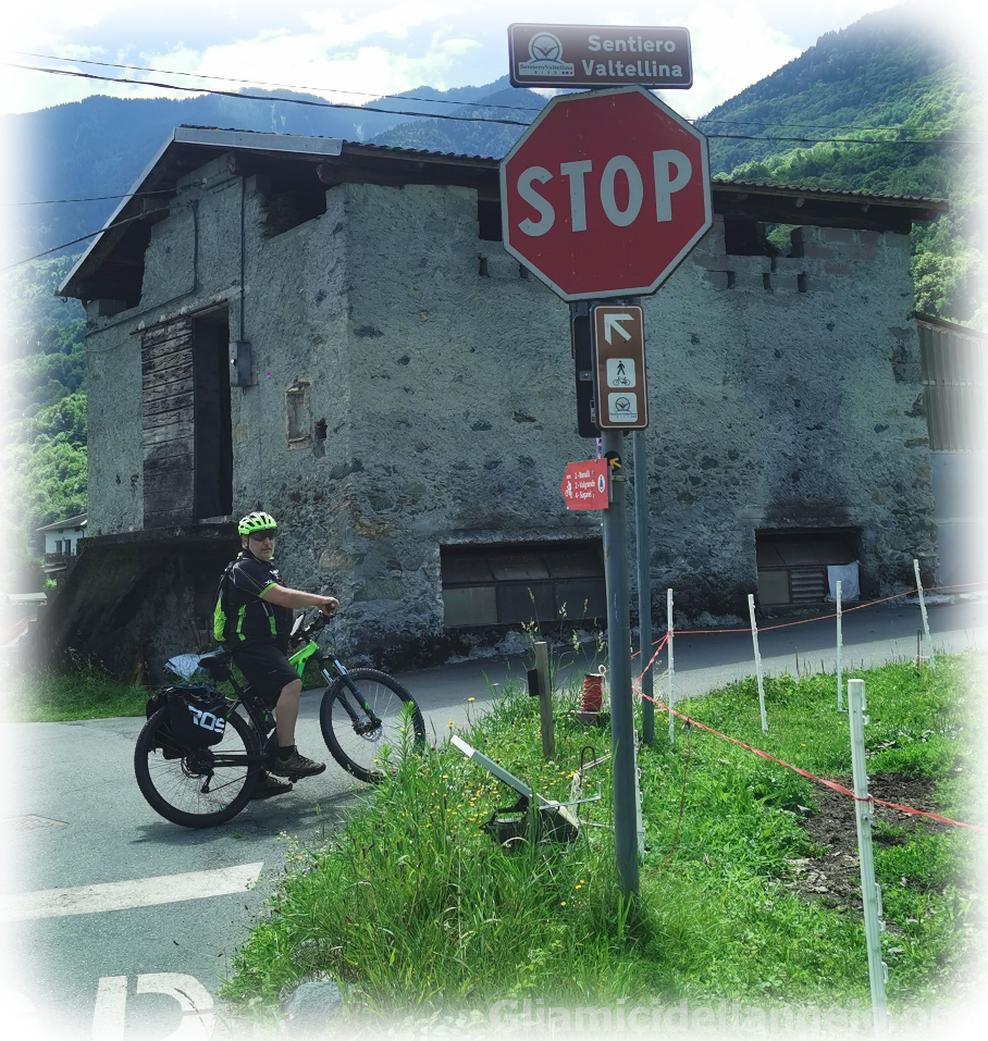 Si pedala lungo il Sentiero Si pedala lungo il Sentiero